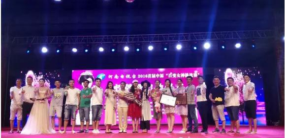 大賽總導(dǎo)演王軍嶺先生親臨現(xiàn)場，為報(bào)名點(diǎn)指導(dǎo)工作