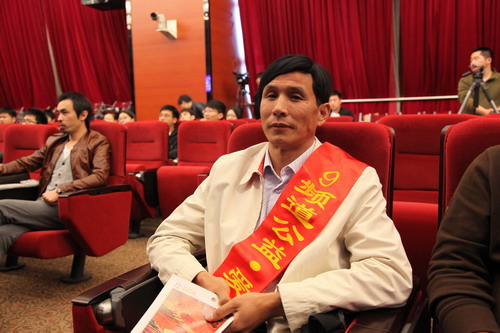 河南平頂山魯山縣電視臺(tái)的記者張朝岑受聘9頻道公益·愛(ài)心形象大使。