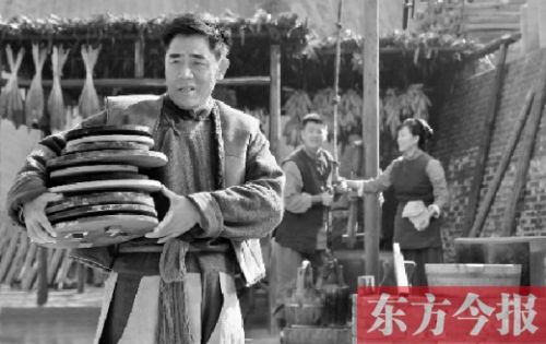 陳寶國在《大河兒女》中飾演男一號、燒制鈞瓷的手藝人賀焰生