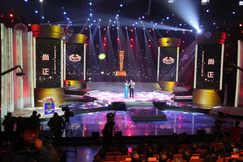 1月18日晚，2012年河南十大三農(nóng)新聞人物在河南電視臺演播廳揭曉。