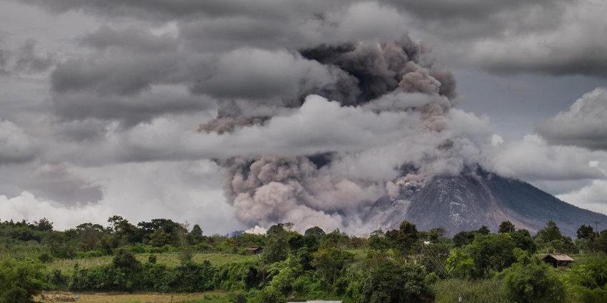 印尼錫納朋火山噴發(fā) 印尼錫納朋火山噴發(fā)