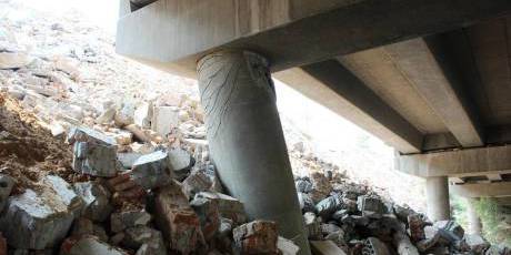 鄭州一橋墩被壓斷 村民阻車(chē)遭槍擊 鄭州一橋墩被壓斷 村民阻車(chē)遭槍擊