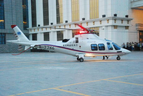 男子乘私人直升機(jī)從天津回鹽城過(guò)中秋