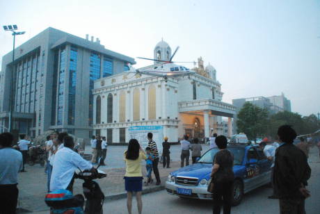 男子乘私人直升機(jī)從天津回鹽城過(guò)中秋