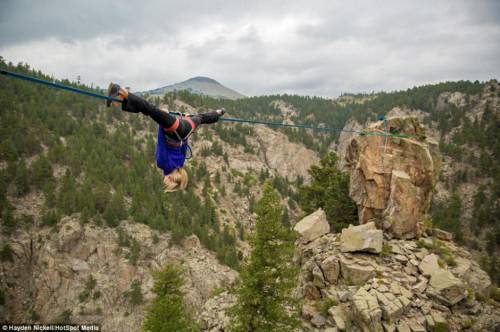 美女子150英尺高空走繩 美女子150英尺高空走繩