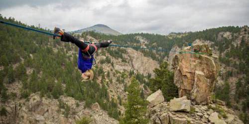 美女子150英尺高空走繩 美女子150英尺高空走繩