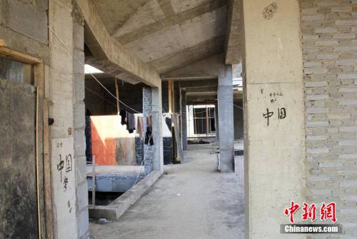 鄭州黃河邊現(xiàn)大規(guī)模別墅群 鄭州黃河邊現(xiàn)大規(guī)模別墅群