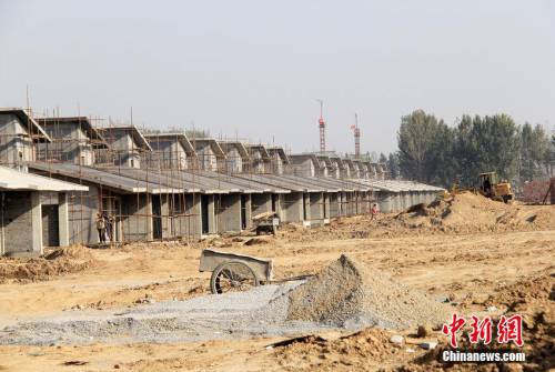 鄭州黃河邊現(xiàn)大規(guī)模別墅群 鄭州黃河邊現(xiàn)大規(guī)模別墅群