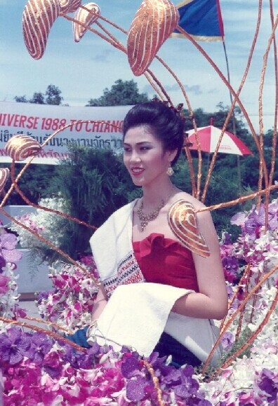 英拉擔(dān)任時尚雜志模特舊照曝光 英拉擔(dān)任時尚雜志模特舊照曝光