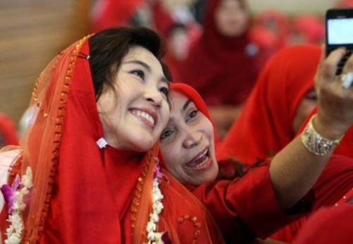 英拉擔(dān)任時尚雜志模特舊照曝光 英拉擔(dān)任時尚雜志模特舊照曝光