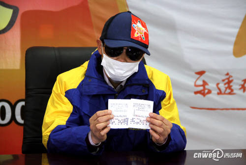 陜西6317萬巨獎得主現(xiàn)身領(lǐng)獎 陜西6317萬巨獎得主現(xiàn)身領(lǐng)獎