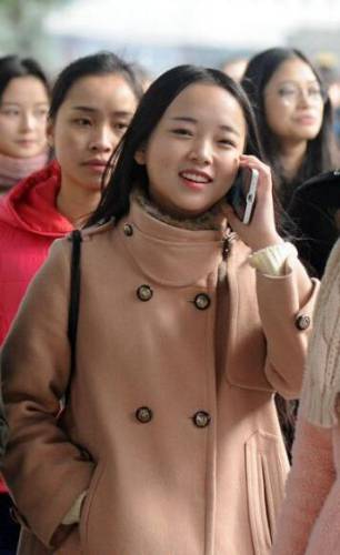 四川藝考現(xiàn)場:一大波美女云集 四川藝考現(xiàn)場:一大波美女云集