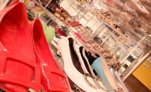 王婧奢華衣櫥遭曝光 名牌鞋四五百雙 王婧奢華衣櫥遭曝光 名牌鞋四五百雙