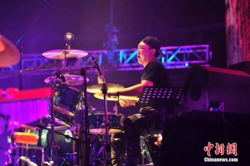 “搖滾女歌手”羅琦在京首開個唱 “搖滾女歌手”羅琦在京首開個唱