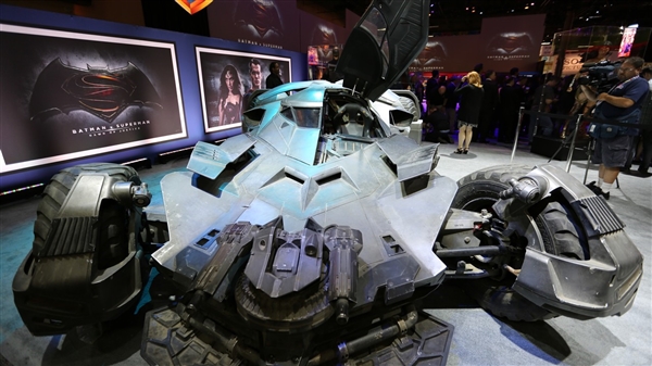 《蝙蝠俠大戰(zhàn)超人》新款戰(zhàn)車 《蝙蝠俠大戰(zhàn)超人》新款戰(zhàn)車