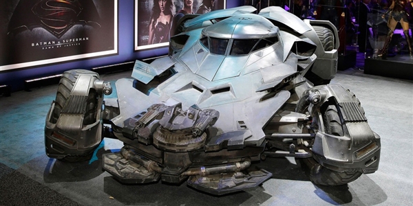 《蝙蝠俠大戰(zhàn)超人》新款戰(zhàn)車 《蝙蝠俠大戰(zhàn)超人》新款戰(zhàn)車