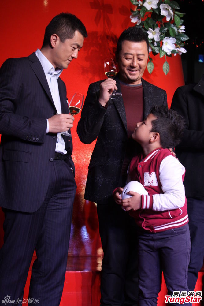 李亞鵬、郭濤父子相活動(dòng)