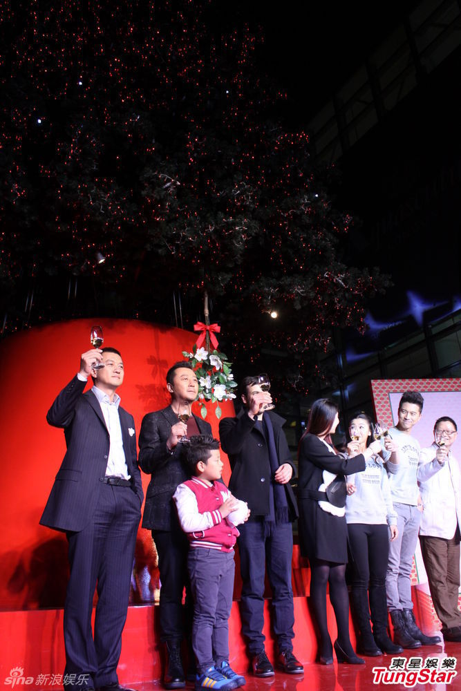 李亞鵬、郭濤父子相活動(dòng)