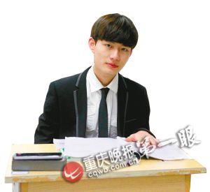 穿上正裝的女生更優(yōu)雅成熟了；男生常常被女生夸獎長得帥。