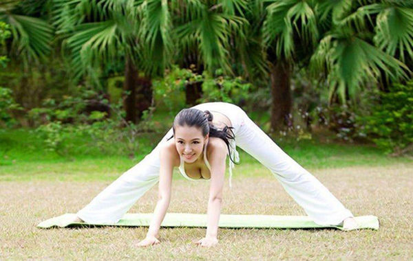 圖為瑜伽教母性感寫真。