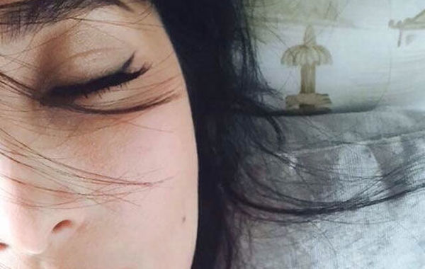 蔣勤勤吊帶美照。