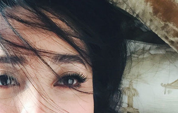 蔣勤勤吊帶美照。