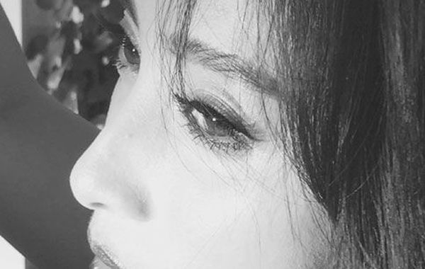 蔣勤勤吊帶美照。