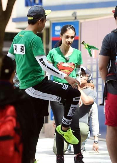 “跑男”真的很拼！baby朋友圈曬后背紅腫照