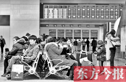 昨日，受天氣影響，多趟途經(jīng)和到達鄭州的高鐵晚點