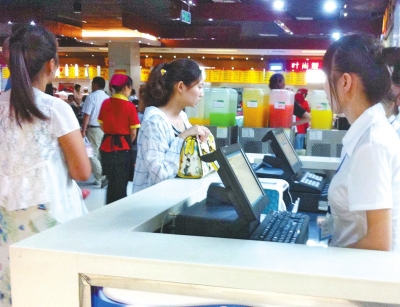 張某和安某就是在這兩臺收銀機上做的案 張某和安某就是在這兩臺收銀機上做的案