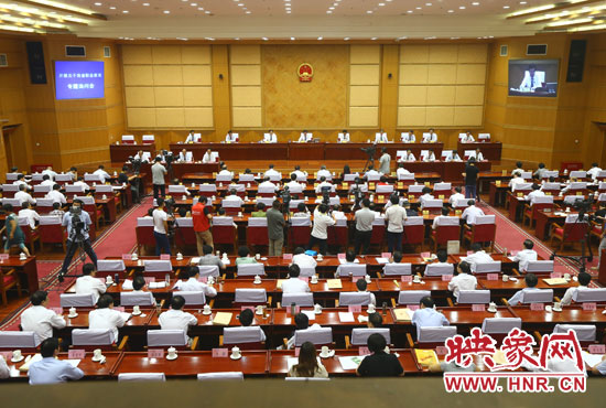 7月29日下午，河南省十二屆人大常委會(huì)第九次會(huì)議召開關(guān)于職業(yè)教育專題詢問會(huì)。