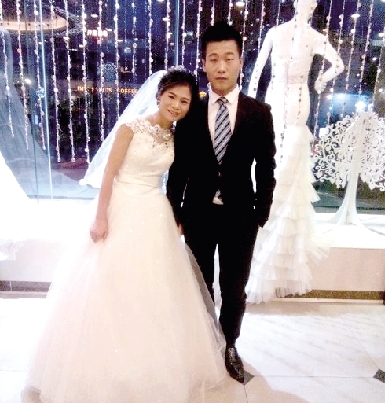 馮彥生與黃中秋的婚紗照 受訪者供圖 馮彥生與黃中秋的婚紗照 受訪者供圖