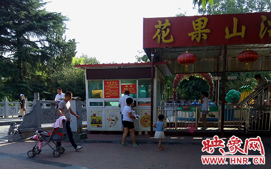 公園內(nèi)每一個(gè)游樂場都專門一個(gè)收費(fèi)窗口 公園內(nèi)每一個(gè)游樂場都專門一個(gè)收費(fèi)窗口