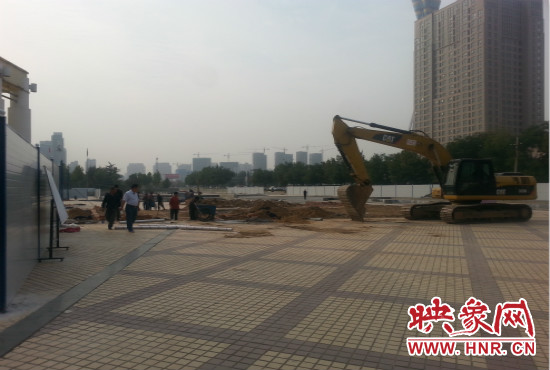 隴海路朝鳳路等三個(gè)站點(diǎn)已經(jīng)實(shí)施圍擋。