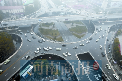 紫荊山立交橋，如今是許多人上下班的必經之路