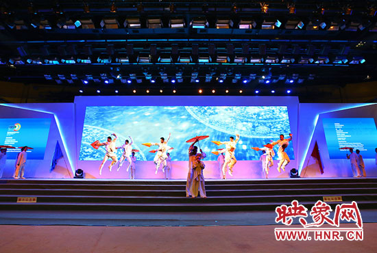 現(xiàn)場表演。