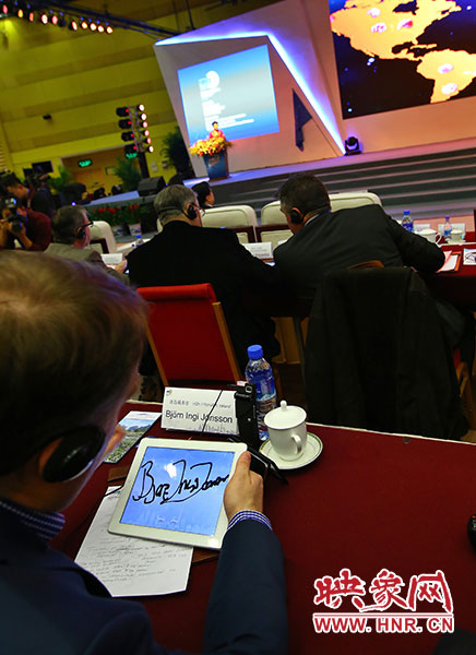 世界旅游城市市長聯(lián)盟簽名成立。