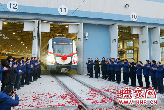 2013年12月28日鄭州地鐵第一班車發(fā)車。