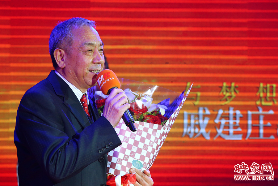 戚建莊向詩歌愛好者表達(dá)謝意。