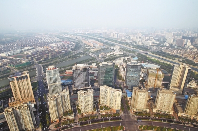 不少網(wǎng)友認(rèn)為，不動產(chǎn)統(tǒng)一登記會使房價下跌。