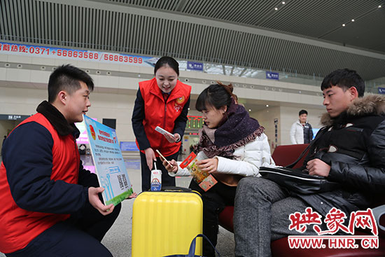 邀請旅客掃二維碼參加活動。