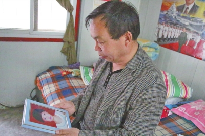 　每次想起自己3歲小孫女的無辜離世，老高都深深地悔恨自己交友不慎