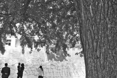 信陽市羅山縣何家沖村，當(dāng)年紅二十五軍從這里出發(fā)。記者李文波攝影