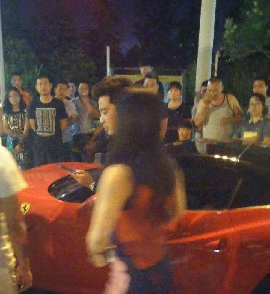 “法拉利飆車(chē)襲警”案 當(dāng)事人已被刑拘 “法拉利飆車(chē)襲警”案 當(dāng)事人已被刑拘