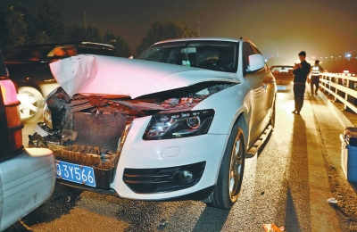 西三環(huán)高架橋上發(fā)生多車追尾事故 西三環(huán)高架橋上發(fā)生多車追尾事故