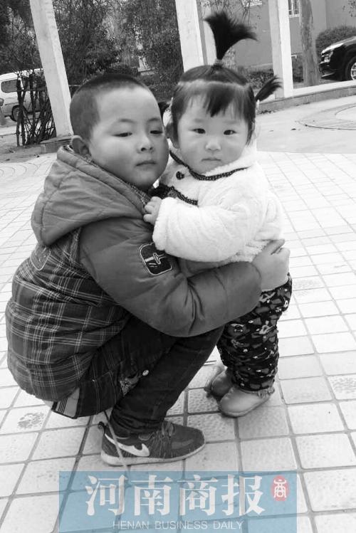 一歲女童被“遺棄”引發(fā)關(guān)注 近20對夫妻想收養(yǎng) 一歲女童被“遺棄”引發(fā)關(guān)注 近20對夫妻想收養(yǎng)