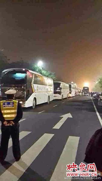 11月1日深夜，鄭州鄭東新區(qū)夜總會“皇家一號”被查處。網(wǎng)友供圖