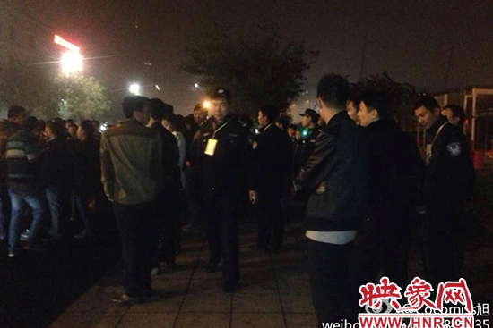 11月1日深夜，鄭州鄭東新區(qū)夜總會“皇家一號”被查處。網(wǎng)友供圖