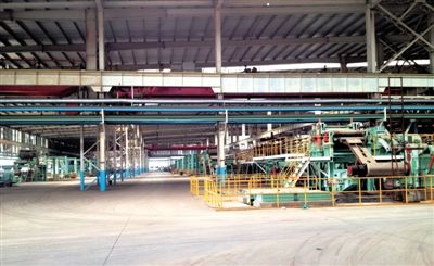 12月4日，三峽全通一個(gè)閑置的車間內(nèi)，落滿厚厚的塵土。