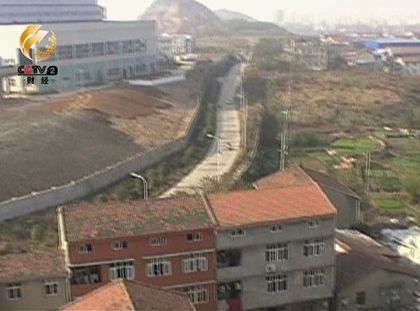 本應(yīng)沒(méi)有居民樓的區(qū)域，布滿密密麻麻的樓房